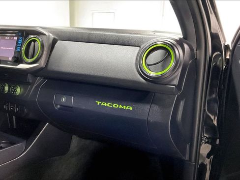 Used 2019 Toyota Tacoma TRD Off-Road image 19