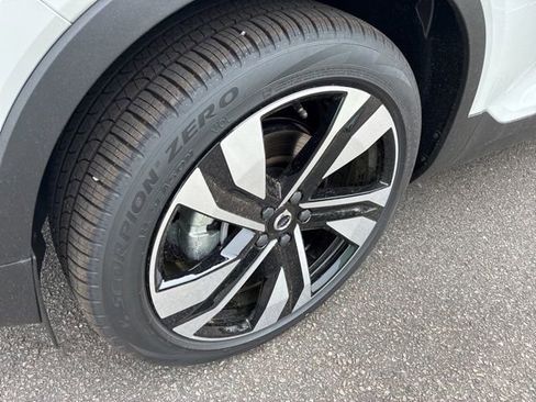 New 2026 Volvo XC40 B5 Ultra w/ Protection Package Premier AWD/4WD image 12