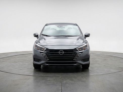 Used 2025 Nissan Versa SV image 2
