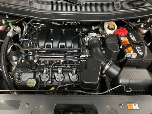 Used 2018 Ford Explorer XLT w/ Equipment Group 201A AWD/4WD image 15