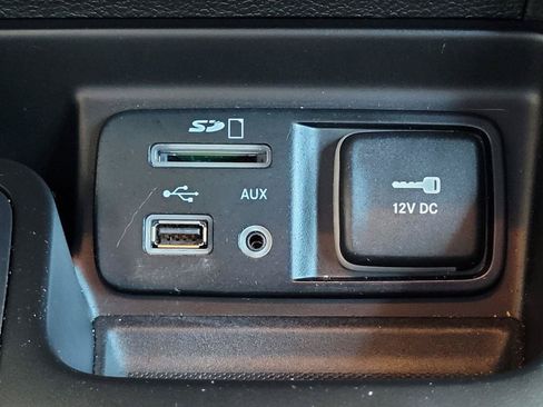 Used 2018 Jeep Cherokee Trailhawk w/ Comfort/Convenience Group AWD/4WD image 16
