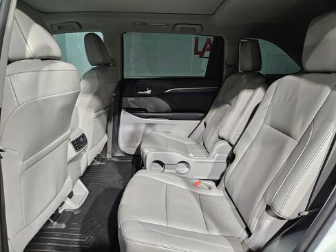 Used 2017 Toyota Highlander Limited Platinum image 38