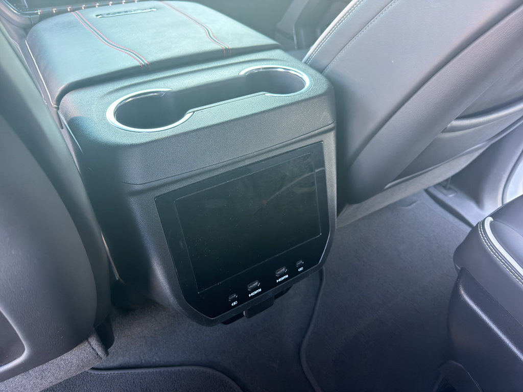 Used 2025 GMC Yukon AT4 Ultimate w/ LPO, Floor Liner Package AWD/4WD image 19