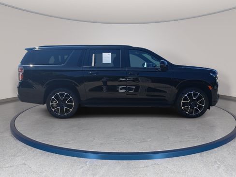 Used 2021 Chevrolet Suburban RST w/ Luxury Package AWD/4WD image 4