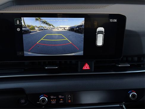 Used 2025 Kia Carnival EX image 24