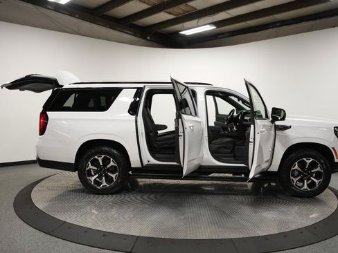 New 2026 GMC Yukon XL AT4 w/ AT4 Premium Plus Package AWD/4WD image 11