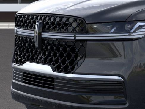 New 2026 Lincoln Navigator L Reserve AWD/4WD image 17