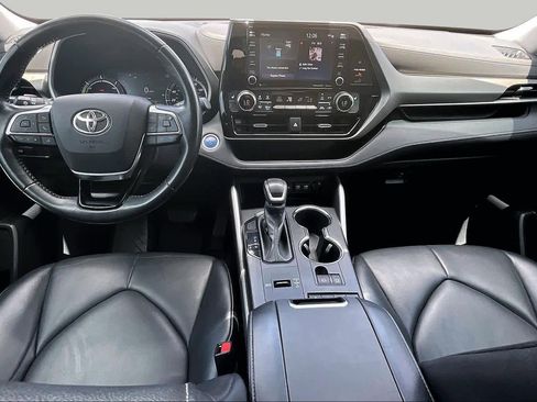 Used 2021 Toyota Highlander XLE FWD image 15