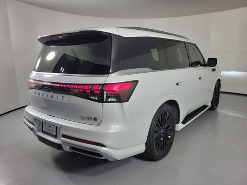 Used 2025 INFINITI QX80 Sensory image 4