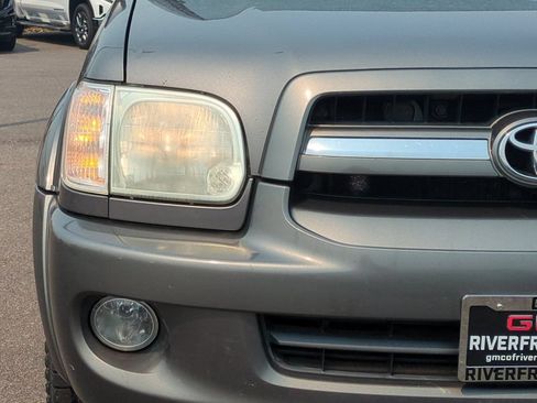Used 2005 Toyota Sequoia SR5 AWD/4WD image 39