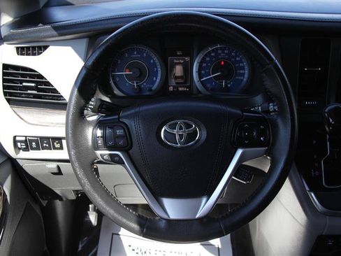Used 2016 Toyota Sienna XLE w/ XLE Navigation Package FWD image 27