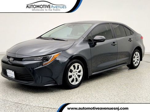 Used 2025 Toyota Corolla LE image 1