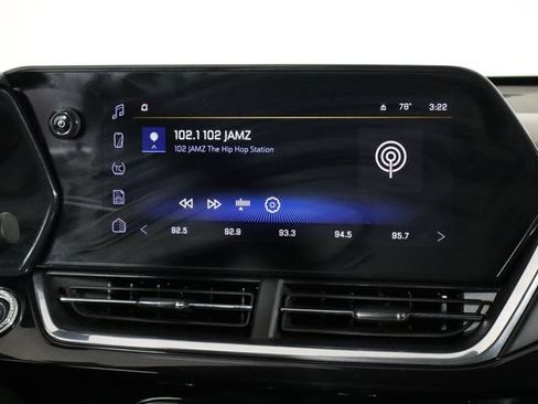 Used 2025 Chevrolet Trax RS w/ Sunroof Package FWD image 25