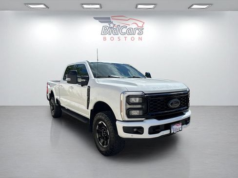 Used 2025 Ford F350 Lariat w/ Lariat Ultimate Package AWD/4WD image 3