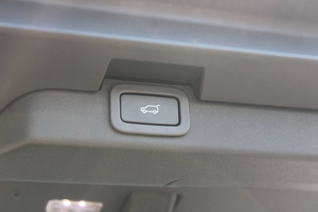 Used 2019 Land Rover Discovery SE AWD/4WD image 13