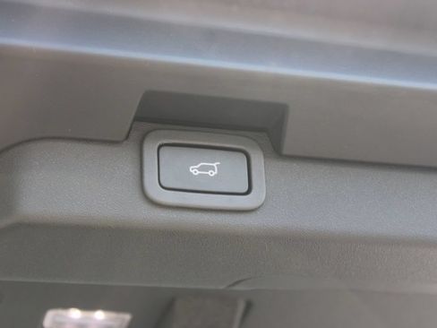 Used 2019 Land Rover Discovery SE AWD/4WD image 13