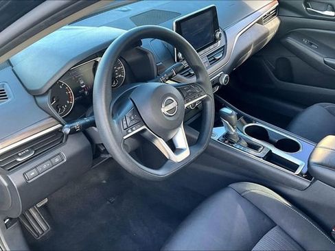 Used 2024 Nissan Altima 2.5 SV image 17