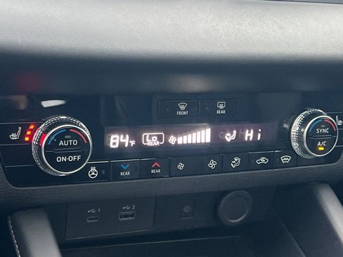 Used 2025 Mitsubishi Outlander SEL image 17