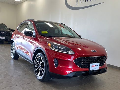 Used 2022 Ford Escape SE w/ SE Sport Appearance Package AWD/4WD image 2