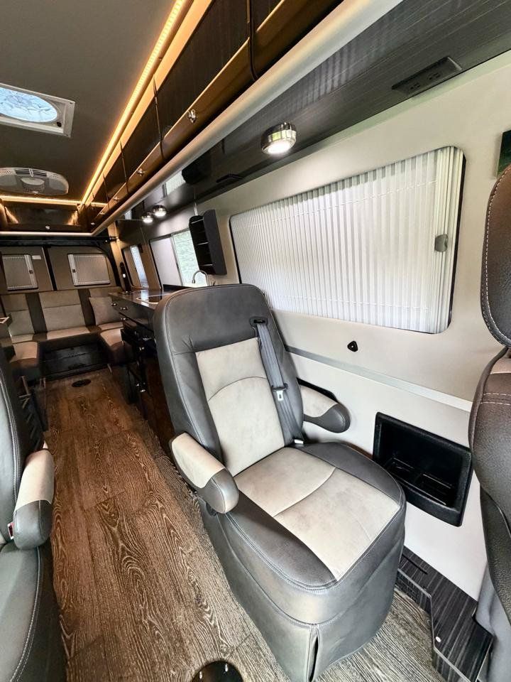 Used 2017 Mercedes-Benz Sprinter 3500 image 60