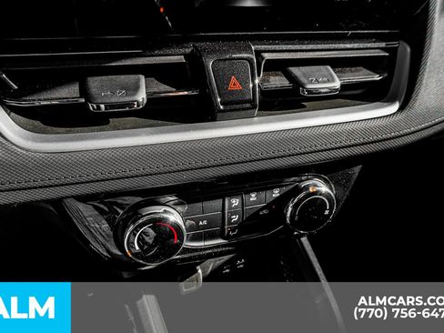 Used 2025 Chevrolet TrailBlazer LT image 44