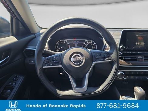 Used 2024 Nissan Altima 2.5 SV FWD image 13