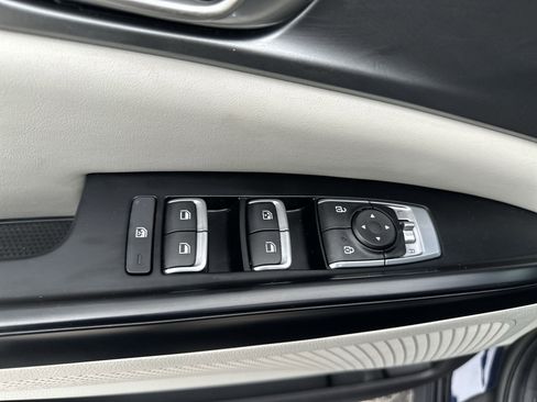 Used 2024 Kia Carnival LX FWD image 15