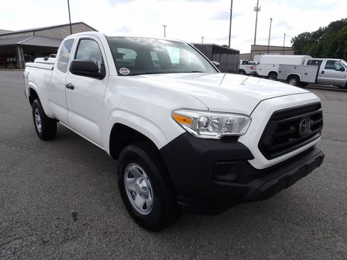 Used 2020 Toyota Tacoma SR image 11