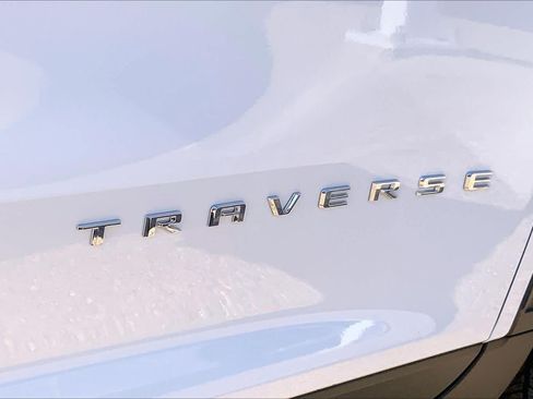 Certified 2025 Chevrolet Traverse LT FWD image 10