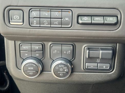Used 2024 GMC Yukon Denali Ultimate image 27