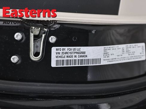 Used 2023 Chrysler Pacifica Limited FWD image 39