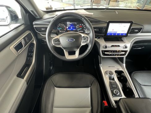 Used 2023 Ford Explorer XLT w/ Equipment Group 202A AWD/4WD image 25