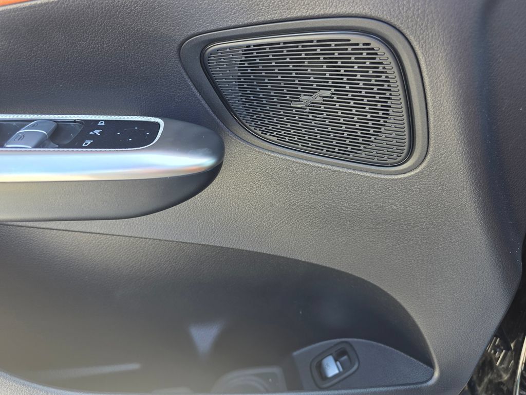 Used 2024 Mercedes-Benz GLC 300 4MATIC image 13