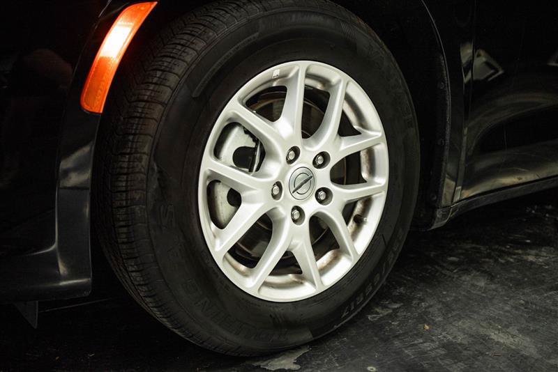 Used 2024 Chrysler Pacifica Touring-L FWD image 3