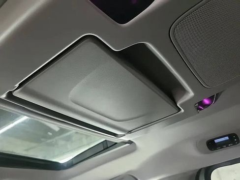 Used 2018 Honda Odyssey Elite image 13