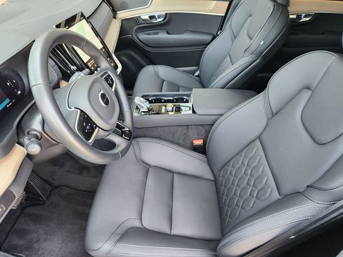 Used 2025 Volvo XC90 B6 Plus AWD/4WD image 13
