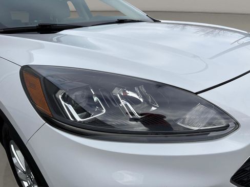 Used 2020 Ford Escape SE image 10