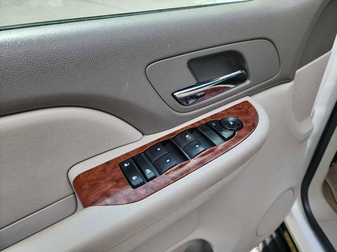 Used 2008 Chevrolet Suburban LT w/ LT Preferred Equipment Group RWD image 12