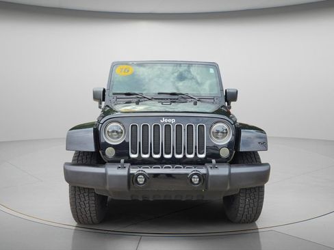Used 2016 Jeep Wrangler Unlimited Sahara w/ Connectivity Group AWD/4WD image 8