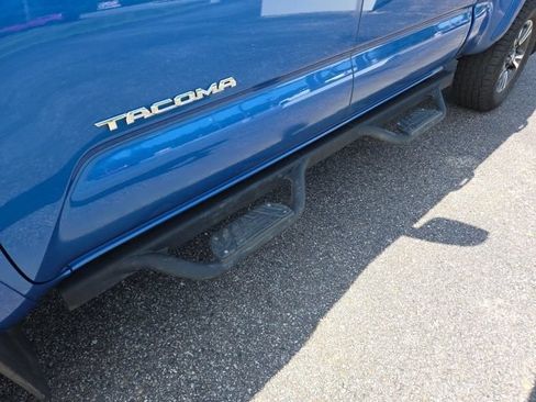 Used 2017 Toyota Tacoma TRD Sport AWD/4WD image 27