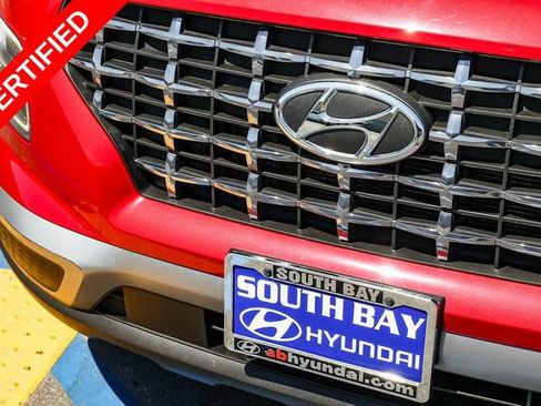 Certified 2023 Hyundai Venue Limited FWD image 11