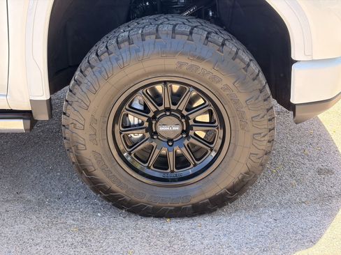 Used 2022 GMC Sierra 1500 Denali Ultimate AWD/4WD image 9