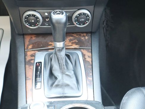 Used 2011 Mercedes-Benz GLK 350 4MATIC image 23