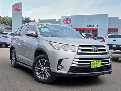 Used 2018 Toyota Highlander XLE AWD/4WD image 1