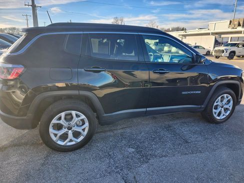 Used 2025 Jeep Compass Latitude image 5
