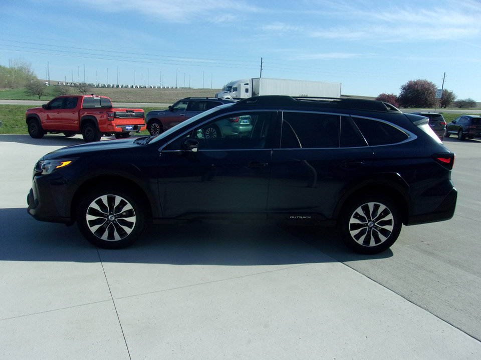 Used 2023 Subaru Outback Limited AWD/4WD image 5