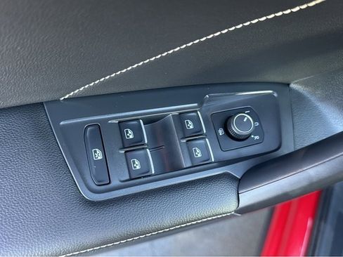 Used 2022 Volkswagen Tiguan SE image 39