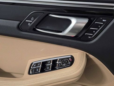Used 2020 Porsche Macan S image 23