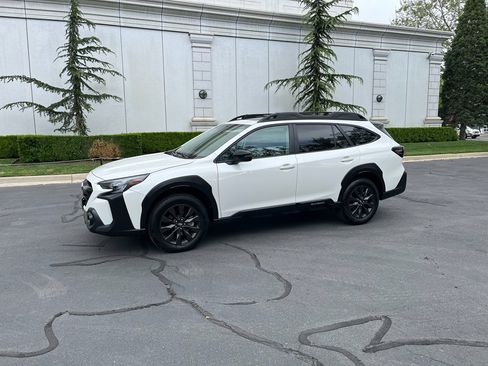 Used 2025 Subaru Outback Onyx Edition image 2