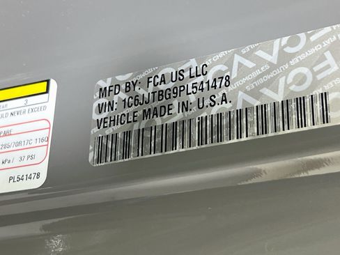 Used 2023 Jeep Gladiator Rubicon w/ LED Lighting Group AWD/4WD image 31